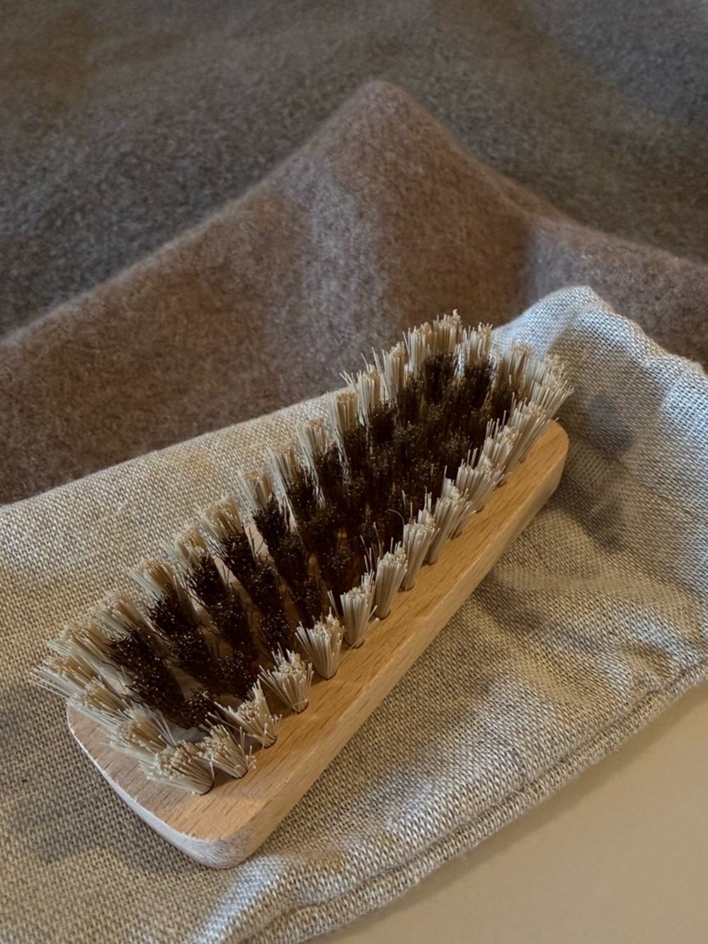 Brunello Cucinelli Natural Wood Suede Brush - Picture 2 of 3